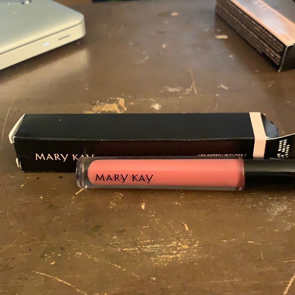 New Mary Kay Unique Mauve Lip Gloss